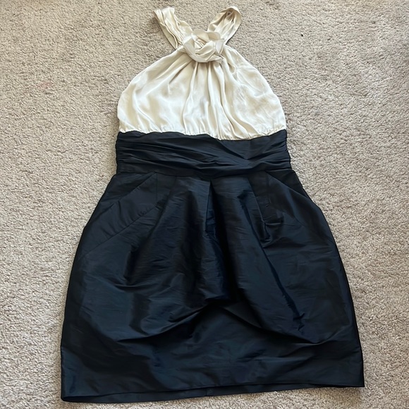 Alexia Admor Dresses & Skirts - Alexia Admor Silk Cocktail Mini Dress Flower Black White Pockets‎ Size M